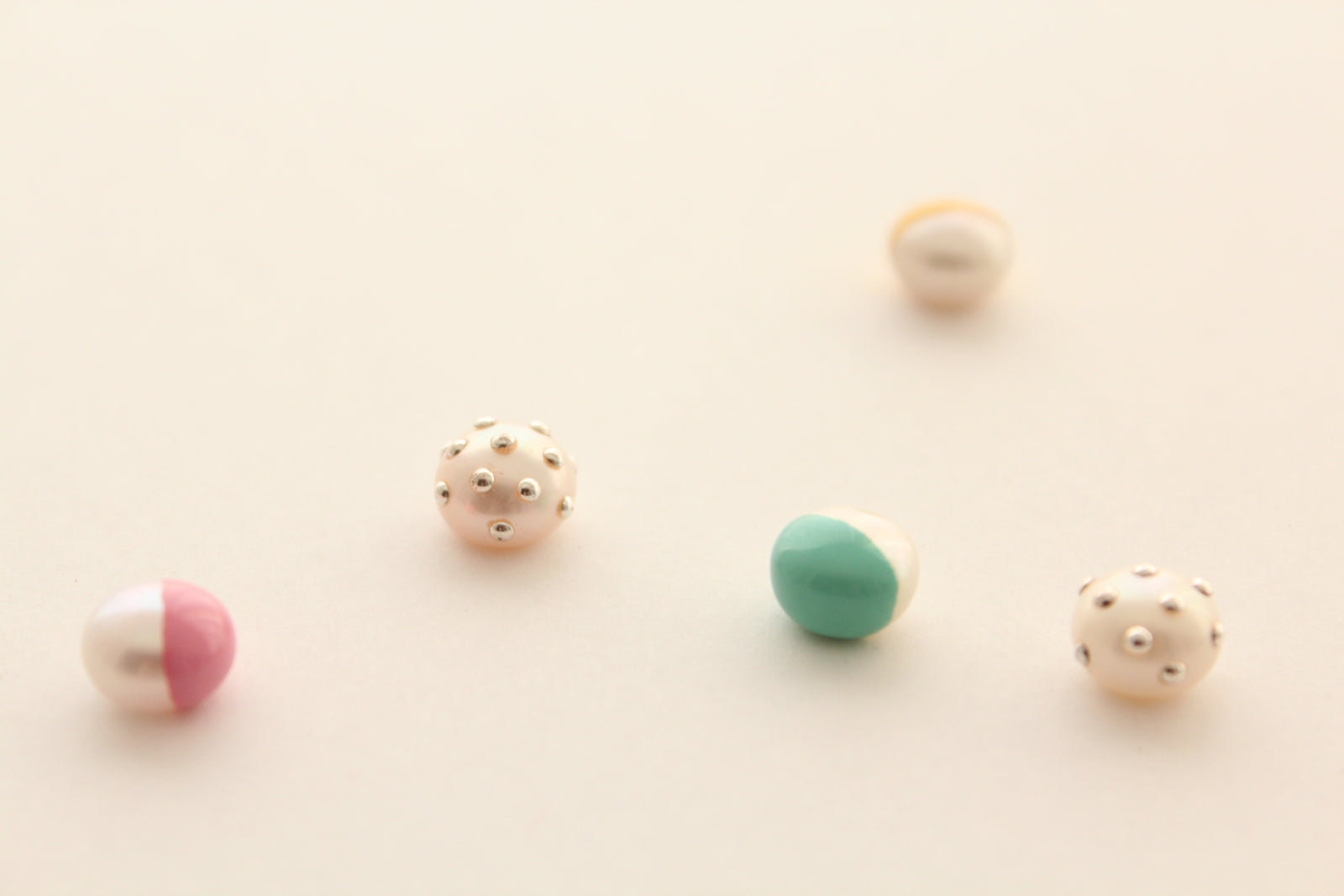 色漆のツートーンパール ピアス/イヤリング – KARAFURU